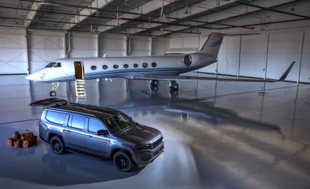 2023 Jeep Wagoneer L Front Three-Quarter Wallpapers 450x275 (29)