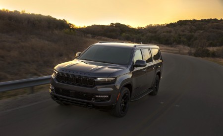 2023 Jeep Wagoneer L Front Three-Quarter Wallpapers 450x275 (13)