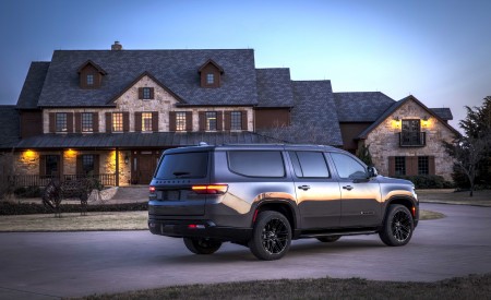 2023 Jeep Wagoneer L Rear Three-Quarter Wallpapers 450x275 (25)