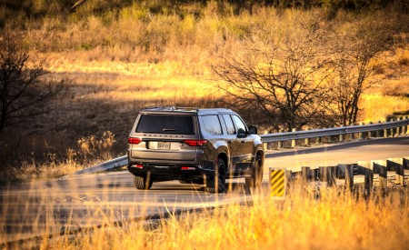 2023 Jeep Wagoneer L Rear Three-Quarter Wallpapers 450x275 (12)