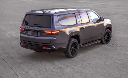 2023 Jeep Wagoneer L Rear Three-Quarter Wallpapers 450x275 (3)