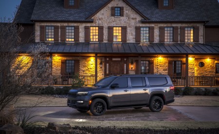 2023 Jeep Wagoneer L Side Wallpapers 450x275 (26)