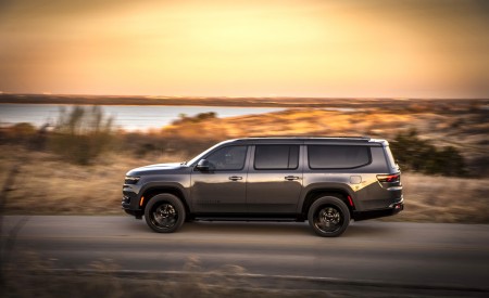 2023 Jeep Wagoneer L Side Wallpapers 450x275 (19)