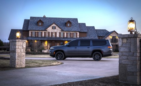 2023 Jeep Wagoneer L Side Wallpapers 450x275 (28)