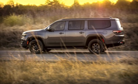 2023 Jeep Wagoneer L Side Wallpapers 450x275 (20)