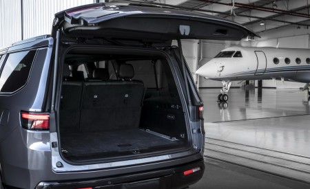 2023 Jeep Wagoneer L Trunk Wallpapers 450x275 (44)