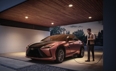 2023 Lexus RZ 450e Front Three-Quarter Wallpapers 450x275 (21)