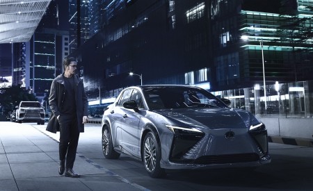 2023 Lexus RZ 450e Front Three-Quarter Wallpapers 450x275 (17)