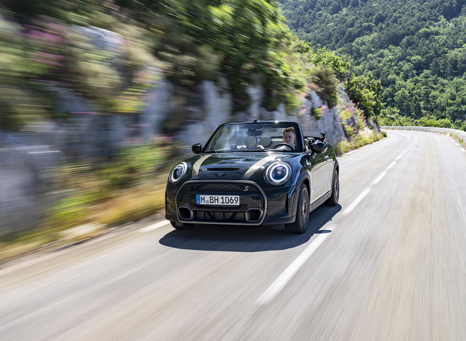 2023 MINI Cooper S Convertible Resolute Edition Front Wallpapers (12)