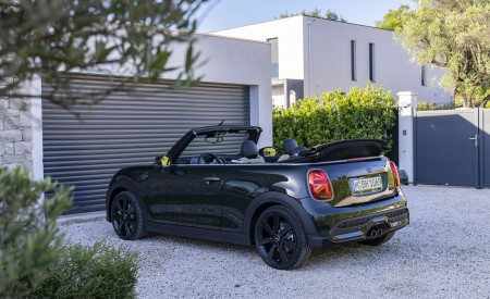 2023 MINI Cooper S Convertible Resolute Edition Rear Three-Quarter Wallpapers 450x275 (44)