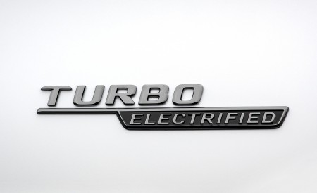 2023 Mercedes-AMG C 43 4MATIC (Color: Opalite White) Badge Wallpapers 450x275 (20)