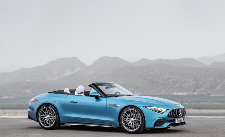 2023 Mercedes-AMG SL 43 (Color: Hyperblue Metallic) Front Three-Quarter Wallpapers 450x275 (18)