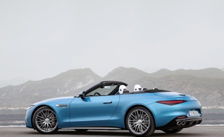 2023 Mercedes-AMG SL 43 (Color: Hyperblue Metallic) Rear Three-Quarter Wallpapers 450x275 (24)