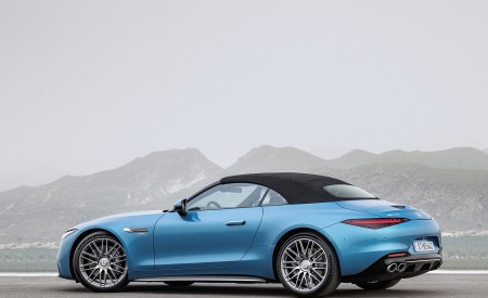 2023 Mercedes-AMG SL 43 (Color: Hyperblue Metallic) Rear Three-Quarter Wallpapers 450x275 (25)