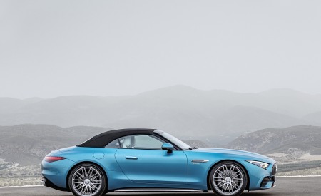 2023 Mercedes-AMG SL 43 (Color: Hyperblue Metallic) Side Wallpapers 450x275 (20)