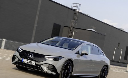 2023 Mercedes-Benz EQE 350+ (Color: Alpine Grey) Front Three-Quarter Wallpapers 450x275 (55)
