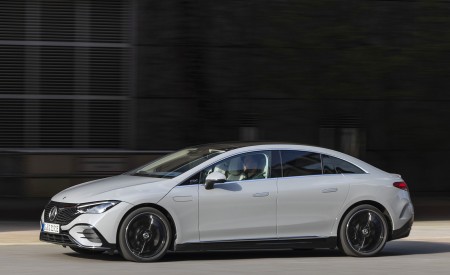 2023 Mercedes-Benz EQE 350+ (Color: Alpine Grey) Front Three-Quarter Wallpapers 450x275 (56)