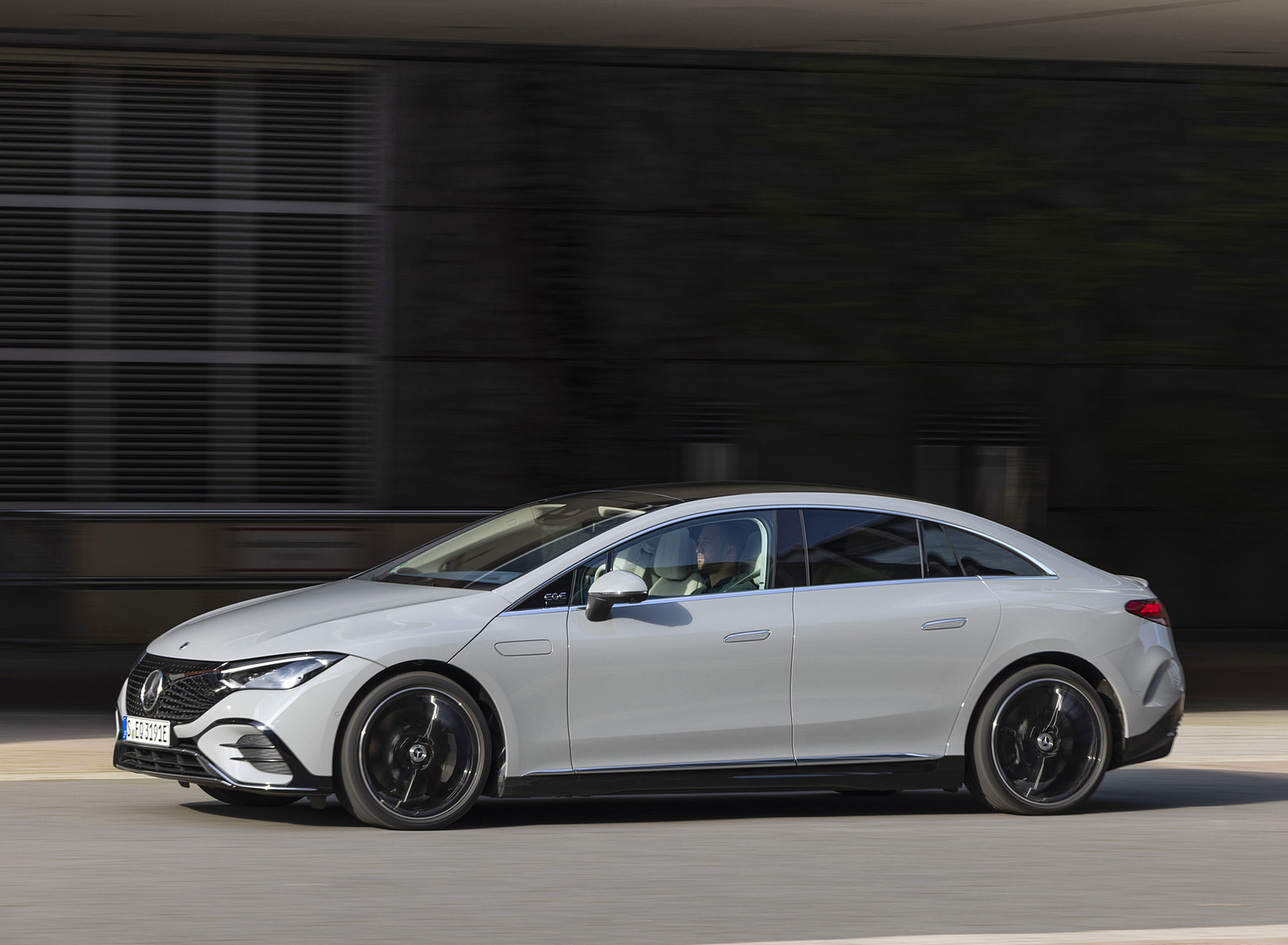 2023 Mercedes-Benz EQE 350+ (Color: Alpine Grey) Front Three-Quarter Wallpapers #56 of 96