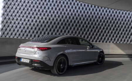 2023 Mercedes-Benz EQE 350+ (Color: Alpine Grey) Rear Three-Quarter Wallpapers 450x275 (59)