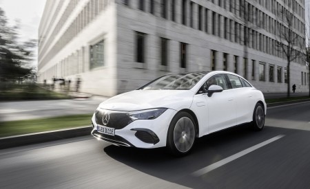 2023 Mercedes-Benz EQE 350+ (Color: Opalite White) Front Three-Quarter Wallpapers 450x275 (65)