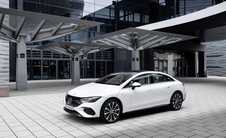 2023 Mercedes-Benz EQE 350+ (Color: Opalite White) Front Three-Quarter Wallpapers 450x275 (69)