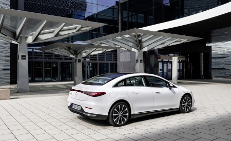 2023 Mercedes-Benz EQE 350+ (Color: Opalite White) Rear Three-Quarter Wallpapers 450x275 (70)