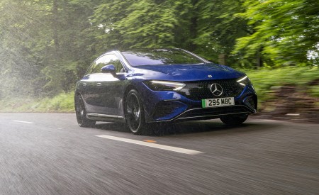2023 Mercedes-Benz EQE 350+ (UK-Spec) Front Three-Quarter Wallpapers 450x275 (7)