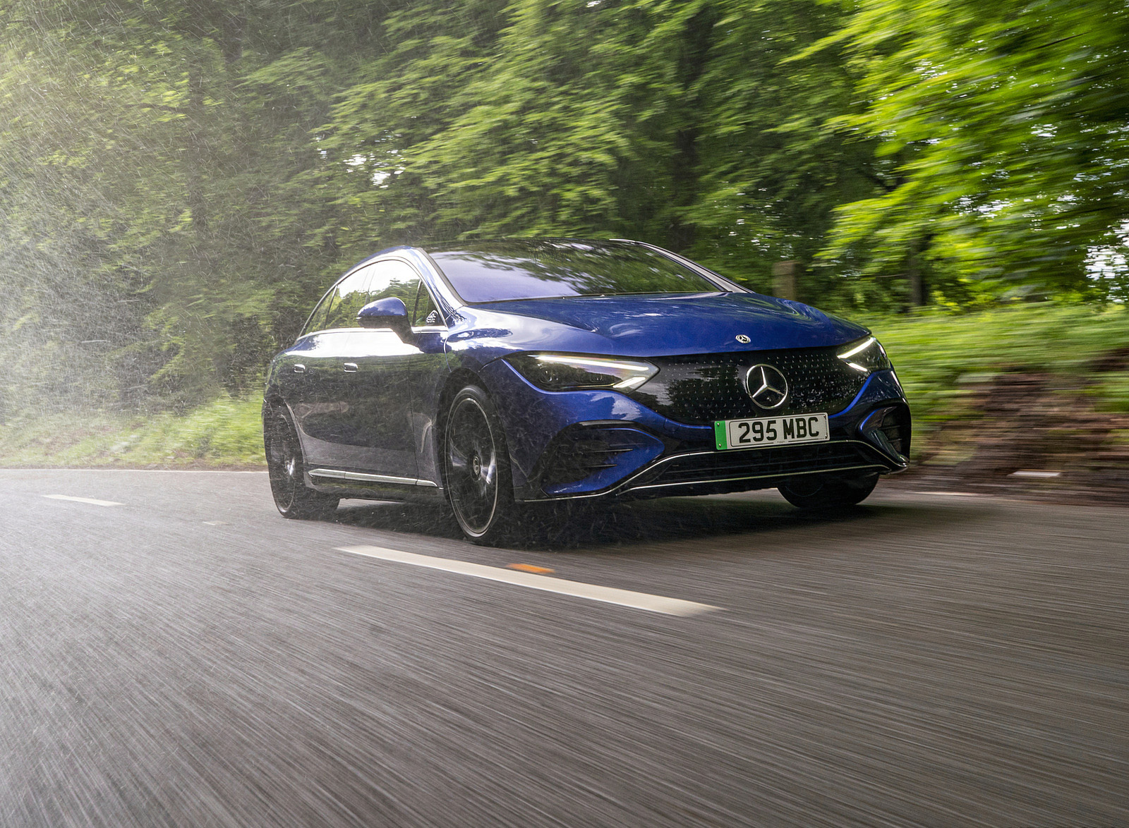 2023 Mercedes-Benz EQE 350+ (UK-Spec) Front Three-Quarter Wallpapers (7)