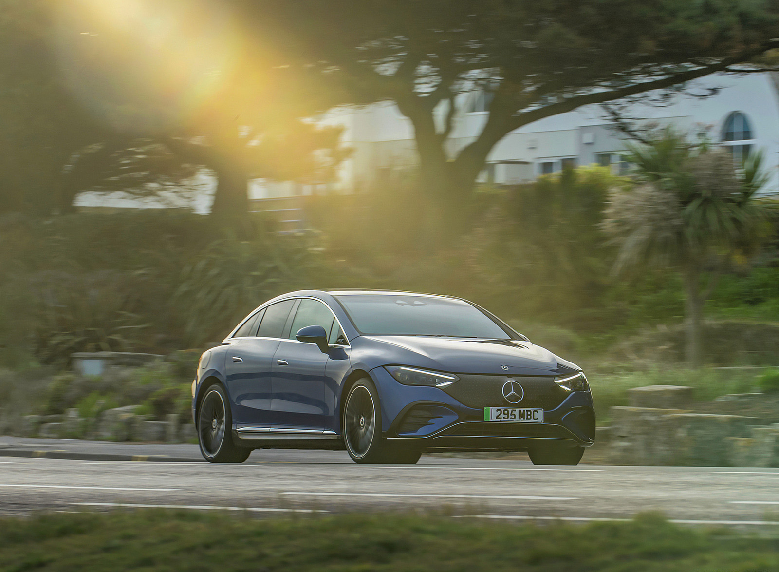 2023 Mercedes-Benz EQE 350+ (UK-Spec) Front Three-Quarter Wallpapers (9)