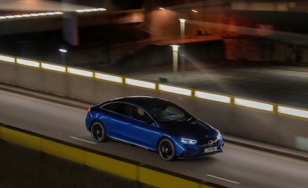 2023 Mercedes-Benz EQE 350+ (UK-Spec) Front Three-Quarter Wallpapers 450x275 (10)