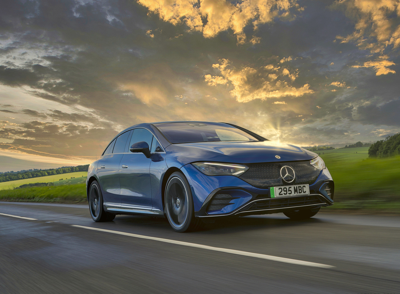 2023 Mercedes-Benz EQE 350+ (UK-Spec) Front Three-Quarter Wallpapers (1)