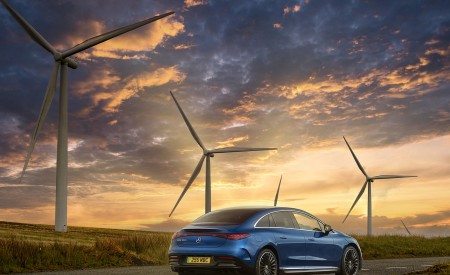 2023 Mercedes-Benz EQE 350+ (UK-Spec) Rear Three-Quarter Wallpapers 450x275 (22)