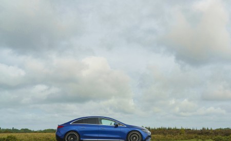 2023 Mercedes-Benz EQE 350+ (UK-Spec) Side Wallpapers 450x275 (6)