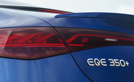 2023 Mercedes-Benz EQE 350+ (UK-Spec) Tail Light Wallpapers 450x275 (35)