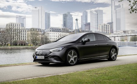 2023 Mercedes-Benz EQE 500 4MATIC (Color: Graphite Gray Magno) Front Three-Quarter Wallpapers 450x275 (23)