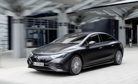 2023 Mercedes-Benz EQE 500 4MATIC (Color: Graphite Gray Magno) Front Three-Quarter Wallpapers 450x275 (21)
