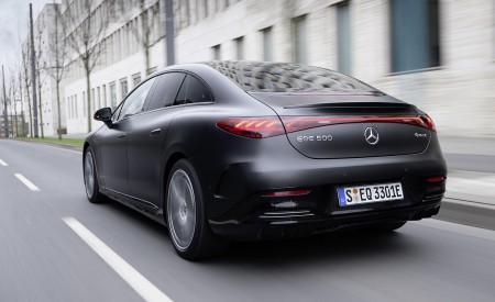 2023 Mercedes-Benz EQE 500 4MATIC (Color: Graphite Gray Magno) Rear Three-Quarter Wallpapers 450x275 (22)