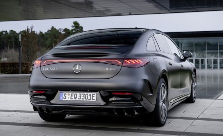 2023 Mercedes-Benz EQE 500 4MATIC (Color: Graphite Gray Magno) Rear Wallpapers 450x275 (26)
