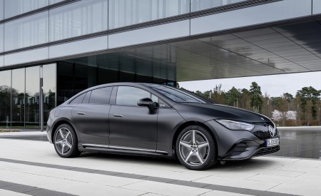 2023 Mercedes-Benz EQE 500 4MATIC (Color: Graphite Gray Magno) Side Wallpapers 450x275 (24)