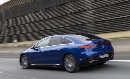 2023 Mercedes-Benz EQE 500 AMG Line 4MATIC (Color: Spectral Blue) Rear Three-Quarter Wallpapers 450x275 (4)