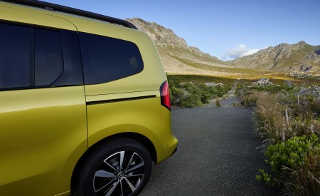 2023 Mercedes-Benz T-Class (Color: Limonite Yellow Metallic) Detail Wallpapers 450x275 (10)