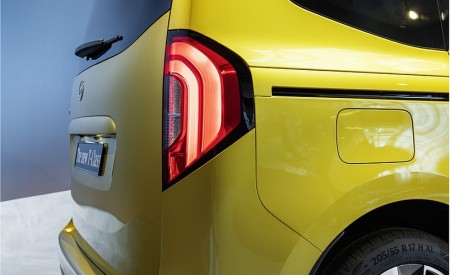 2023 Mercedes-Benz T-Class (Color: Limonite Yellow Metallic) Detail Wallpapers 450x275 (52)