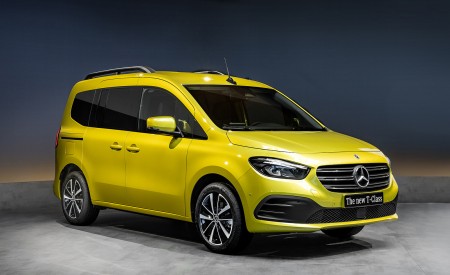2023 Mercedes-Benz T-Class (Color: Limonite Yellow Metallic) Front Three-Quarter Wallpapers 450x275 (47)