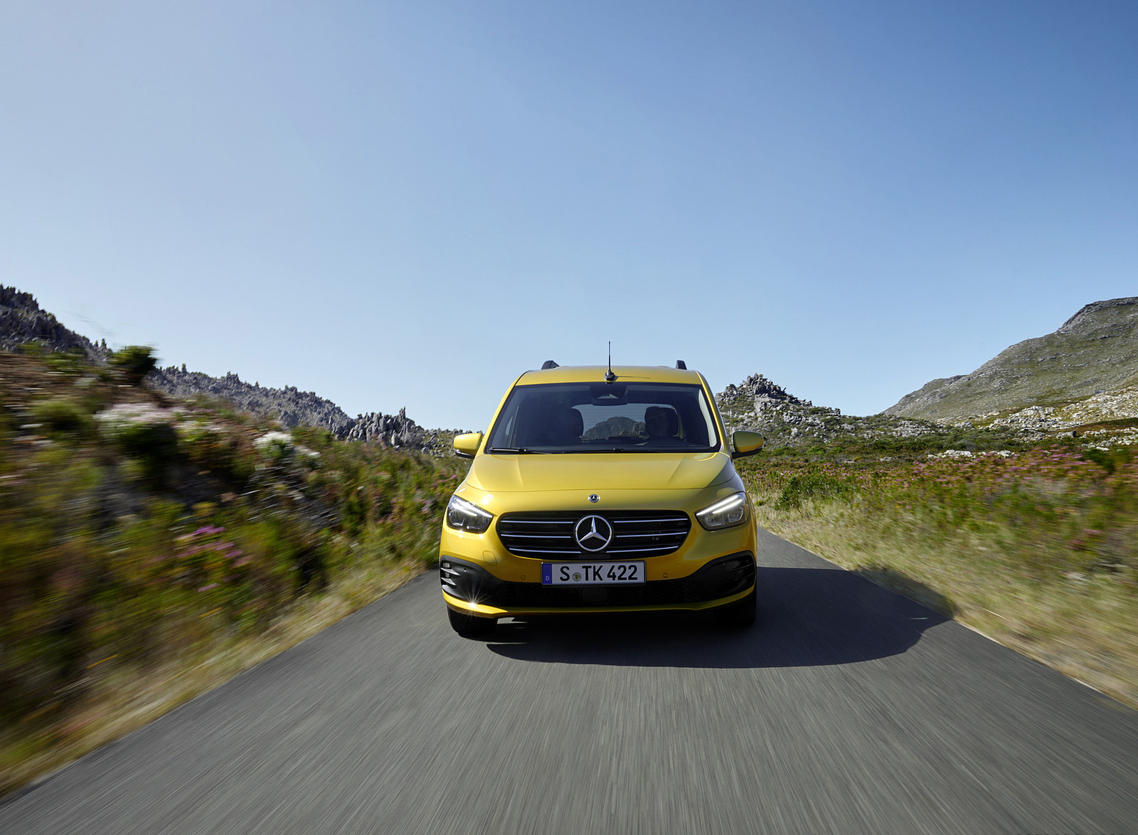 2023 Mercedes-Benz T-Class (Color: Limonite Yellow Metallic) Front Wallpapers (3)