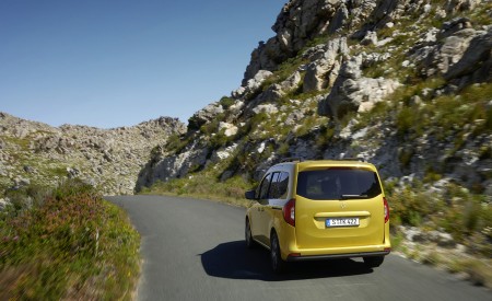 2023 Mercedes-Benz T-Class (Color: Limonite Yellow Metallic) Rear Wallpapers 450x275 (4)