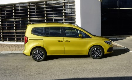 2023 Mercedes-Benz T-Class (Color: Limonite Yellow Metallic) Side Wallpapers 450x275 (13)