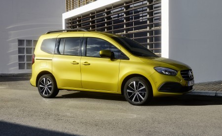 2023 Mercedes-Benz T-Class (Color: Limonite Yellow Metallic) Side Wallpapers 450x275 (12)