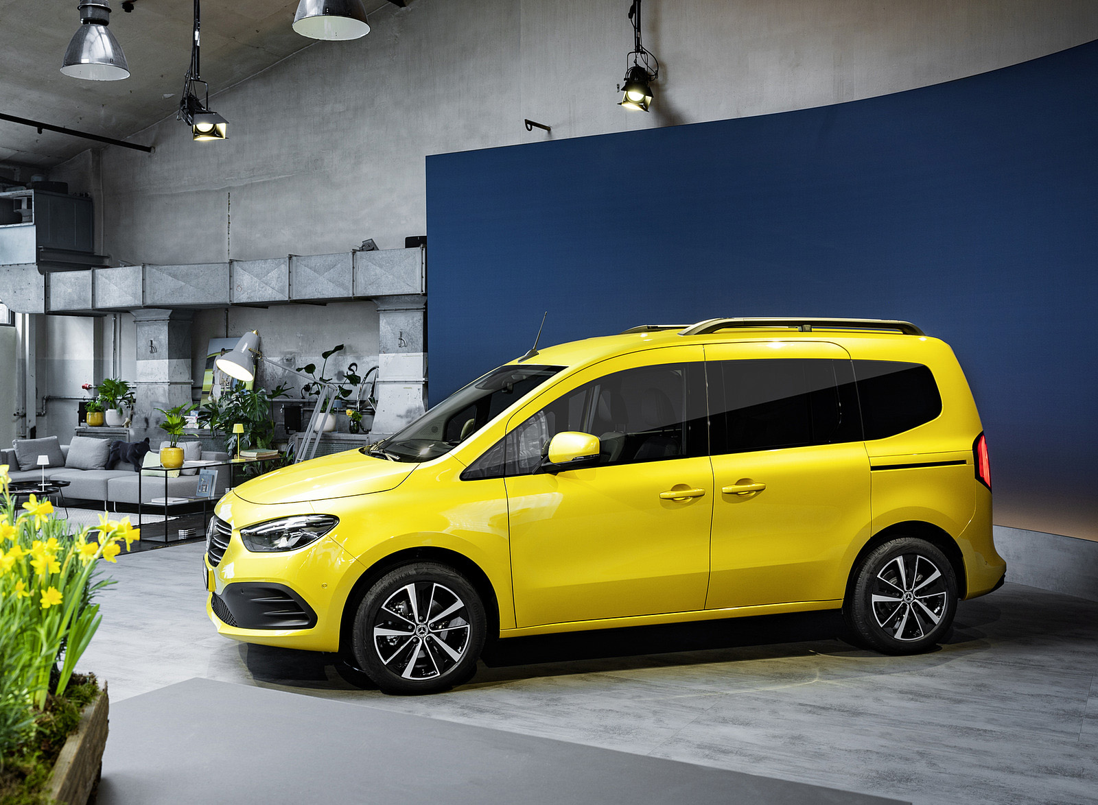 2023 Mercedes-Benz T-Class (Color: Limonite Yellow Metallic) Side Wallpapers #46 of 73