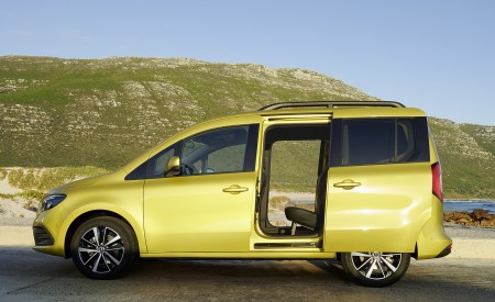 2023 Mercedes-Benz T-Class (Color: Limonite Yellow Metallic) Side Wallpapers 450x275 (6)