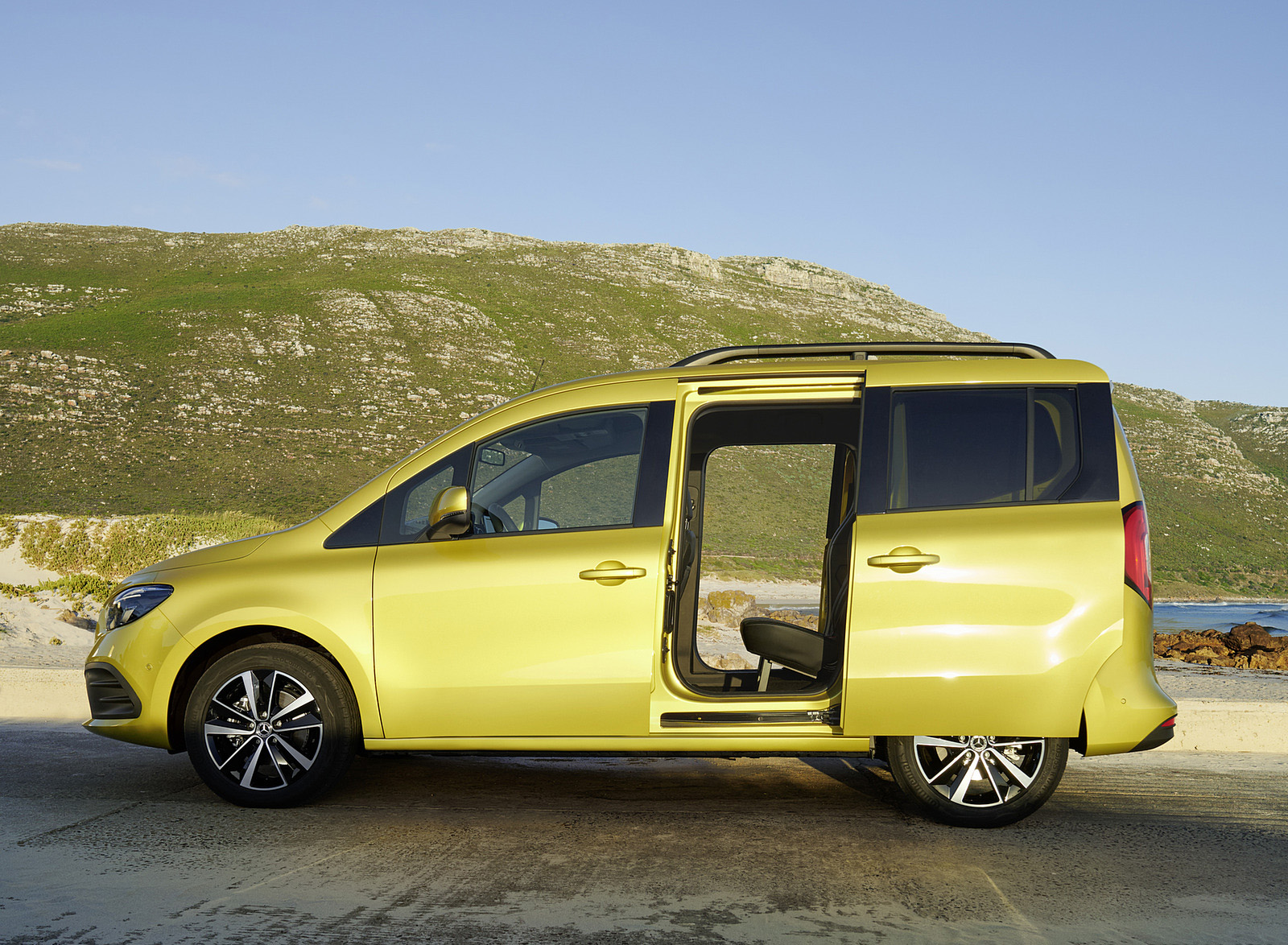 2023 Mercedes-Benz T-Class (Color: Limonite Yellow Metallic) Side Wallpapers (6)